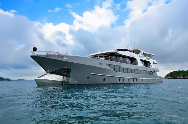 Tribute Exterior View 4R